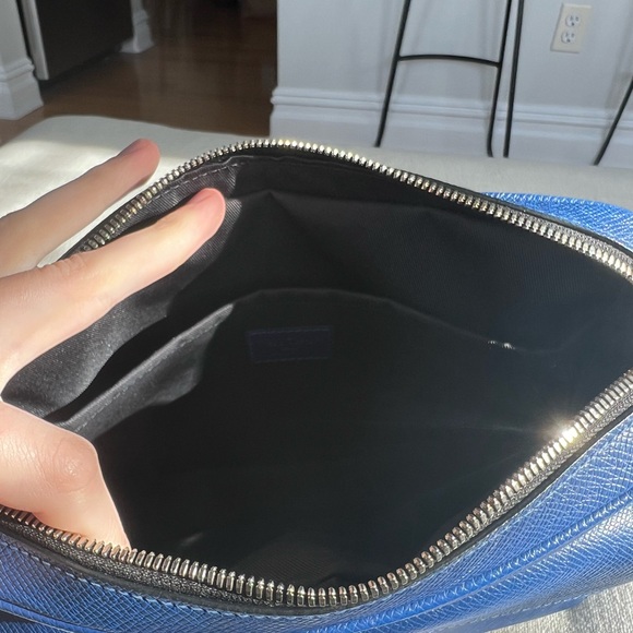 Louis Vuitton Taiga Leather Messenger, Cobalt - Picture 4 of 7
